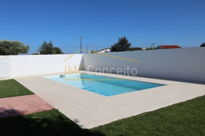 House 4 Bedrooms in Nossa Senhora de Fátima