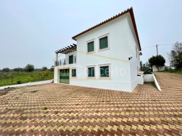 House 4 Bedrooms in Achete, Azoia de Baixo e Póvoa de Santarém