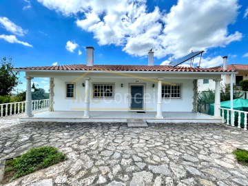 House 3 Bedrooms in Serra de Santo António