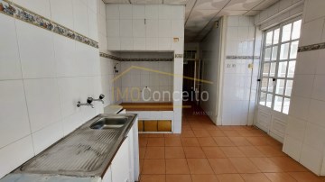 Apartment 3 Bedrooms in Torres Novas (Santa Maria, Salvador e Santiago)