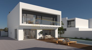 House 4 Bedrooms in Nossa Senhora de Fátima