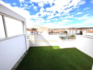 Apartment 4 Bedrooms in São João Baptista