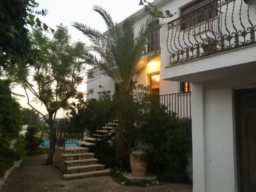 House 5 Bedrooms in Montserrat