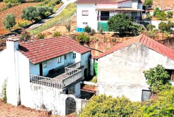 House 4 Bedrooms in Arrifana