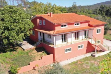 House 5 Bedrooms in Pousaflores