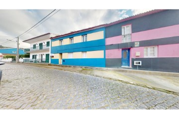 House 4 Bedrooms in São Brás