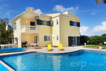 House 9 Bedrooms in Guia
