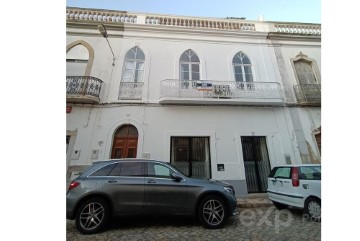 House 4 Bedrooms in Olhão