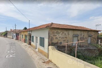 House 2 Bedrooms in Grijó e Sermonde