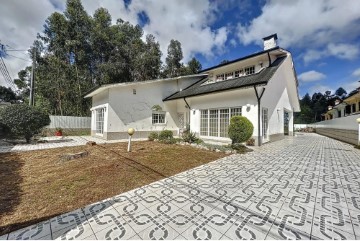House 4 Bedrooms in Fiães