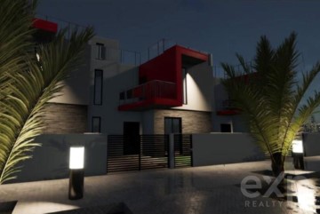 House 4 Bedrooms in Olhão