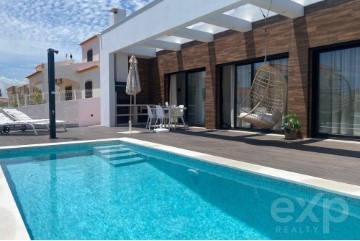 House 3 Bedrooms in Altura