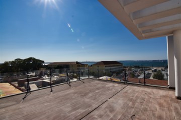 Apartment 5 Bedrooms in Barreiro e Lavradio