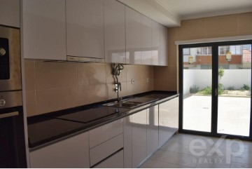 Apartment 2 Bedrooms in Barreiro e Lavradio