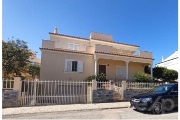 House 3 Bedrooms in Quelfes