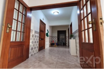 Apartamento 1 Quarto em Estômbar e Parchal