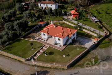 Maison 5 Chambres à Estorãos