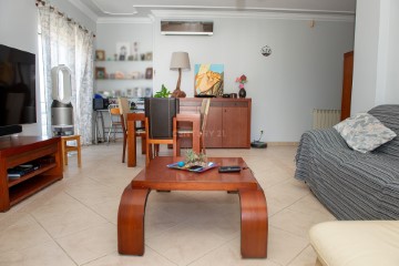 Apartment 3 Bedrooms in Atalaia e Alto Estanqueiro-Jardia