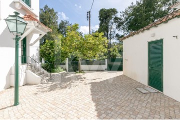 House 4 Bedrooms in Olivais