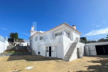 House 5 Bedrooms in Colares