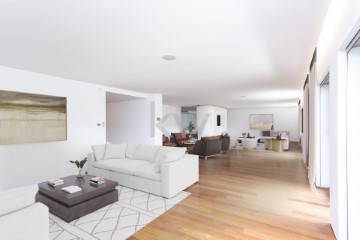 Apartment 6 Bedrooms in Avenidas Novas