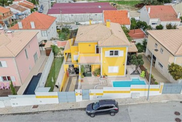 Maison 4 Chambres à Charneca de Caparica e Sobreda