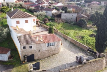 House 4 Bedrooms in Sarzedas