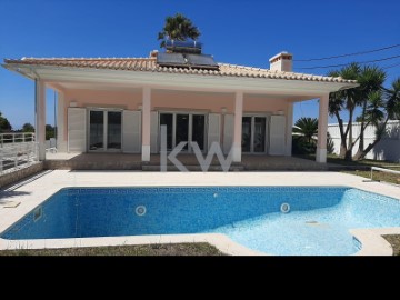 House 3 Bedrooms in Sesimbra (Castelo)