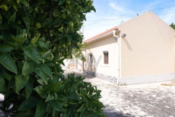 House 2 Bedrooms in Alcabideche