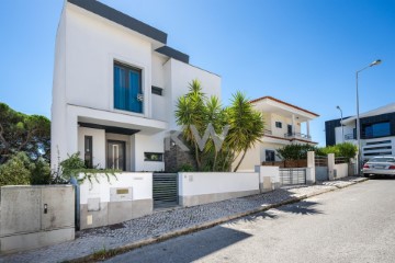 Maison 3 Chambres à Laranjeiro e Feijó