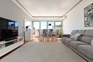 Apartment 3 Bedrooms in Benfica