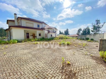 House 4 Bedrooms in Pombal