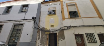 Moradia em Elvas para Remodelar na Zona Histórica
