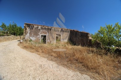 Terreno misto com ruína, perto de Tavira