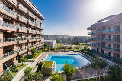 Apartment 4 Bedrooms in Odivelas