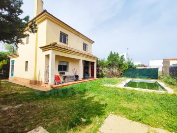 House 4 Bedrooms in Loreto