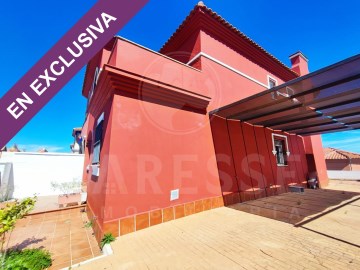 House 4 Bedrooms in Zona Colegio Europa