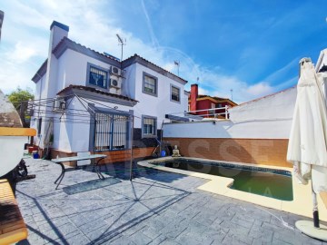 House 4 Bedrooms in Espartinas Pueblo