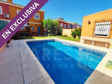 House 4 Bedrooms in Espartinas Pueblo