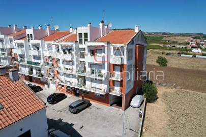 Apartamento T2 com box e terraço em Arruda dos Vin