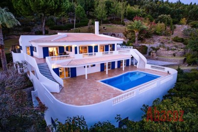 House 5 Bedrooms in Monchique