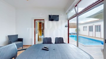 House-in-Samora-Correia-living room