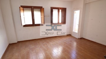 House 4 Bedrooms in Llombai