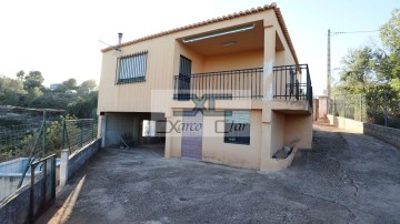 House 3 Bedrooms in Llombai