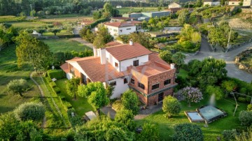 Maison 4 Chambres à Correlhã