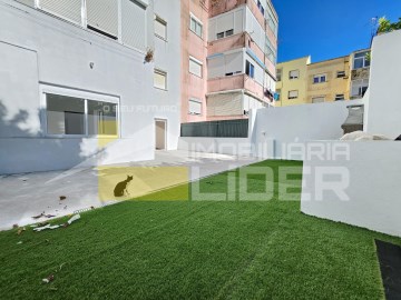 Apartamento T3 com logradouro - Amadora