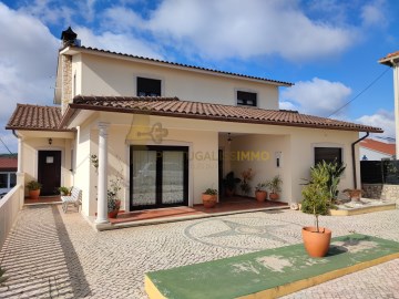 House 5 Bedrooms in Santa Catarina da Serra e Chainça