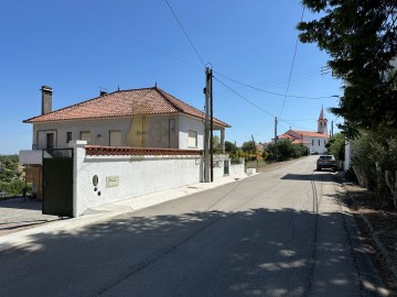 House 4 Bedrooms in Torres Novas (São Pedro), Lapas e Ribeira Branca