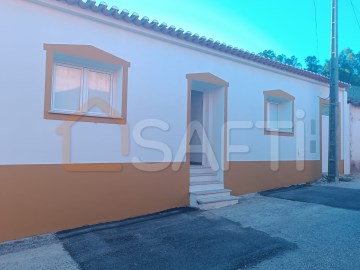House 3 Bedrooms in Chamusca e Pinheiro Grande