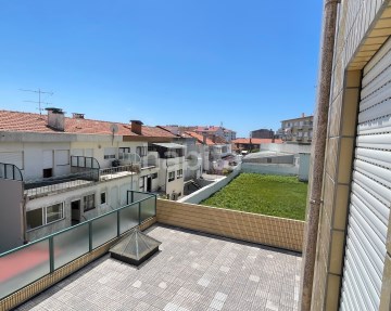 Venda apartamento T2 com varanda - Mafamude - Vila